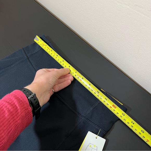 NWT All in Motion Contour Power Waist Mid Rise Shorts - Picture 9 of 11